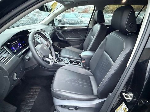 Used 2022 Volkswagen Tiguan SE image 13