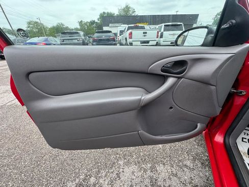 Used 2004 Ford Focus ZX3 Hatchback FWD image 11