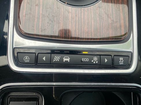 Used 2018 Jaguar F-PACE Prestige image 13