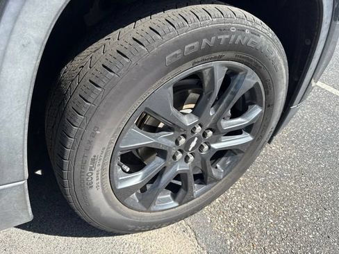 Used 2020 Chevrolet Traverse RS w/ LPO, Floor Liner Package FWD image 9