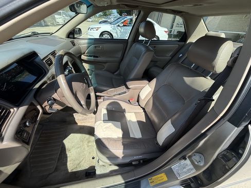 Used 2001 Toyota Camry XLE FWD image 9