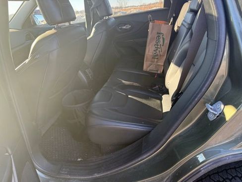 Used 2019 Jeep Cherokee Trailhawk image 10