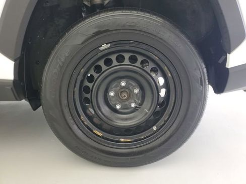 Used 2022 Toyota RAV4 LE image 12