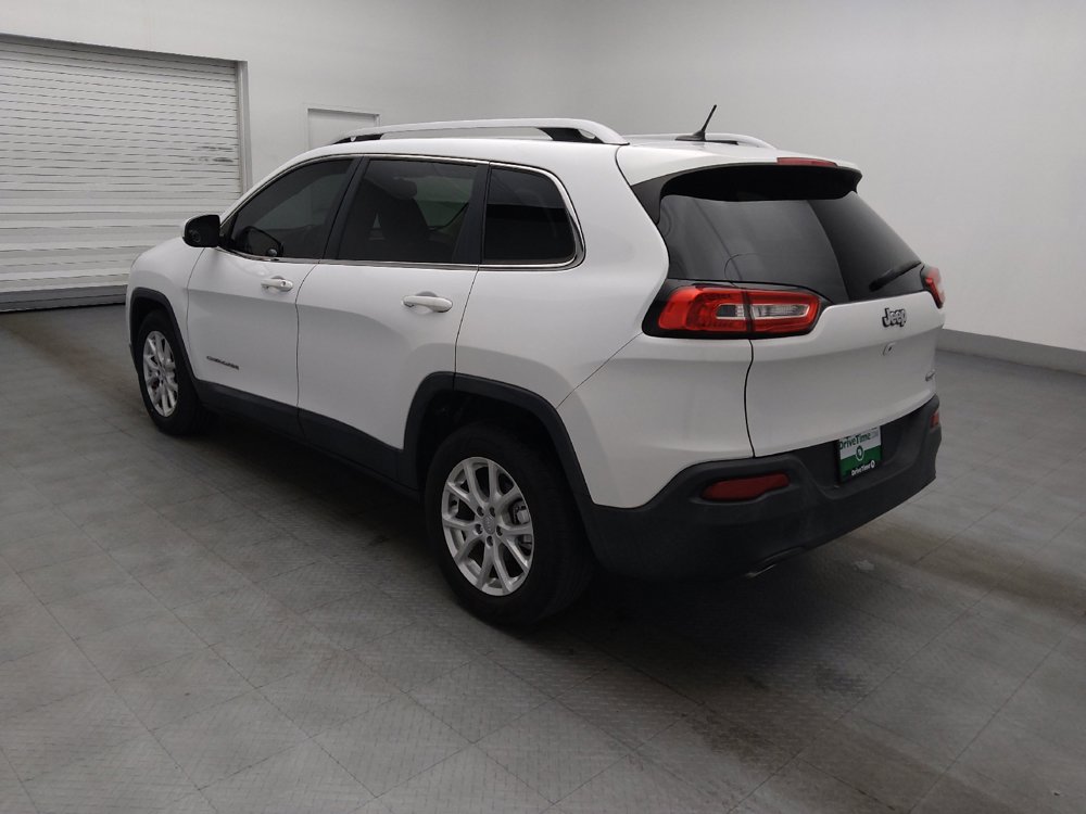 Used 2017 Jeep Cherokee Latitude FWD image 3