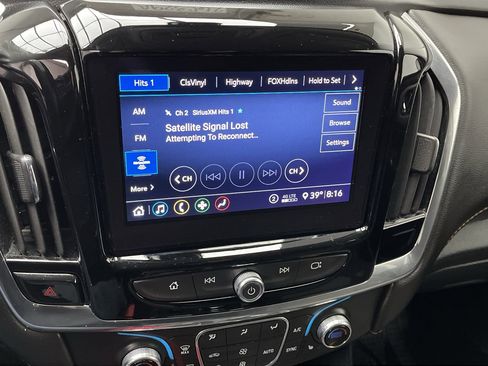 Used 2020 Chevrolet Traverse LT image 18