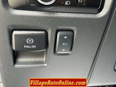 Used 2024 Ford Expedition XLT AWD/4WD image 34