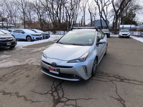 Used 2021 Toyota Prius XLE image 1