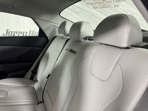 Used 2025 Hyundai Elantra Limited image 26