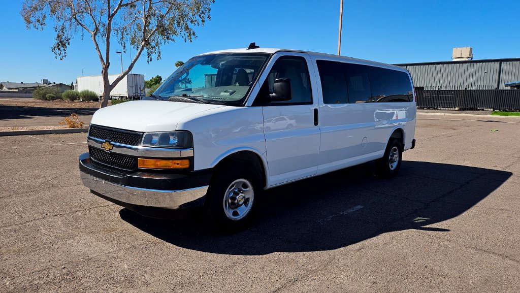 Used 2025 Chevrolet Express 3500 LT w/ LT Preferred Equipment Group RWD image 4