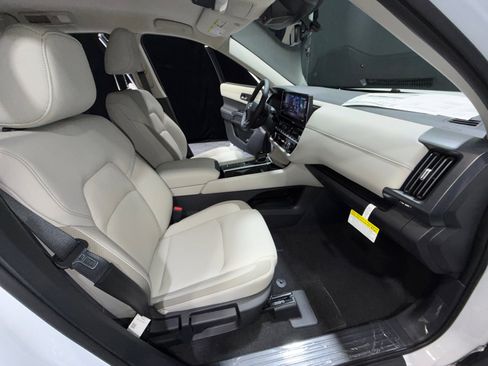 New 2026 Nissan Pathfinder SL image 19