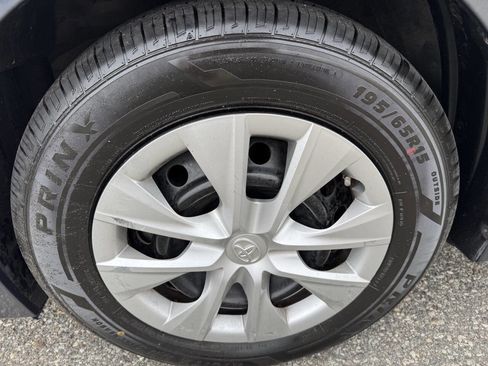 Used 2017 Toyota Corolla LE image 10