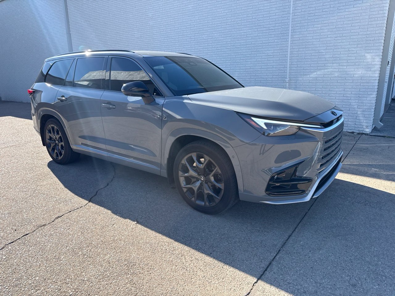 Used 2025 Lexus TX 500h AWD w/ Technology Package image 2