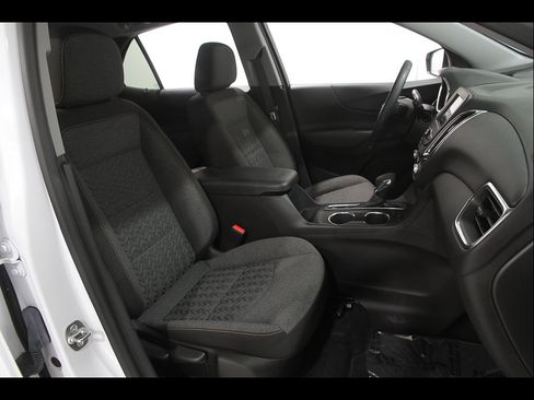 Certified 2024 Chevrolet Equinox LT FWD image 17