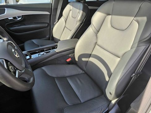 Certified 2025 Volvo XC90 B5 Core image 2