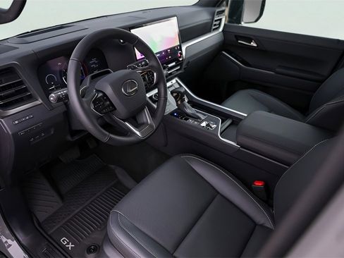 Used 2025 Lexus GX 550 w/ Accessory Package (2T) image 13