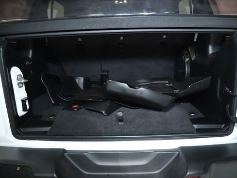 Used 2023 Jeep Wrangler Sahara w/ Cold Weather Group image 30