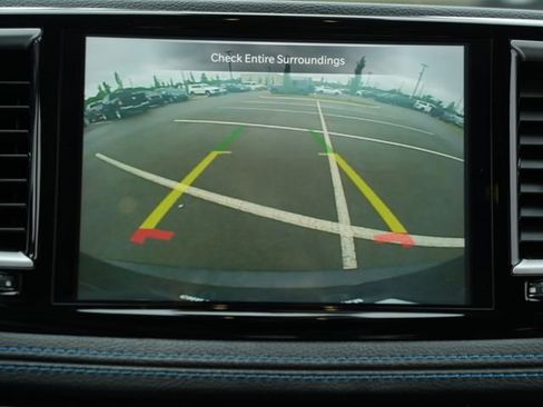 Used 2021 Chrysler Pacifica Touring FWD image 27