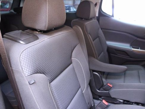 Used 2023 GMC Acadia SLE image 13