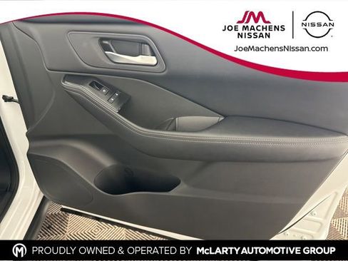 Used 2025 Nissan Rogue SV image 24