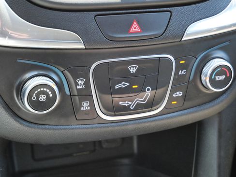 Used 2019 Chevrolet Equinox LT FWD image 24