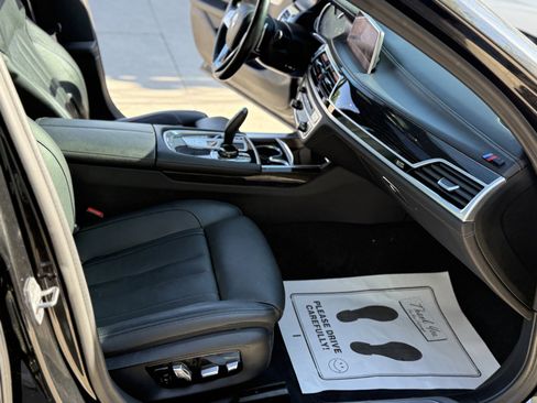 Used 2019 BMW 740i w/ Executive Package RWD image 29