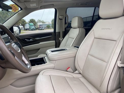 Used 2021 GMC Yukon XL Denali w/ Denali Premium Package image 9