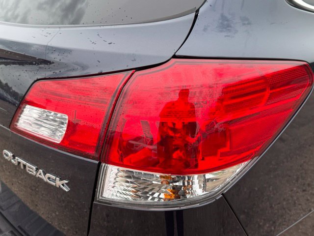 Used 2014 Subaru Outback 2.5i Premium AWD/4WD image 13