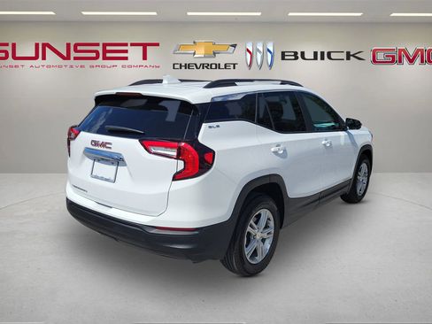 Certified 2023 GMC Terrain SLE w/ Driver Convenience Package FWD image 4