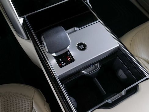 Certified 2025 Land Rover Range Rover SE AWD/4WD image 13