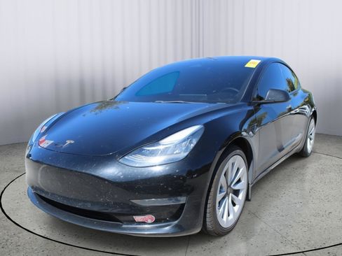 Used 2022 Tesla Model 3 Long Range AWD/4WD image 3