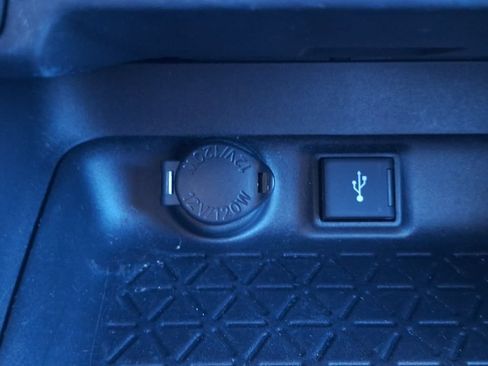 Used 2021 Toyota RAV4 LE AWD/4WD image 19
