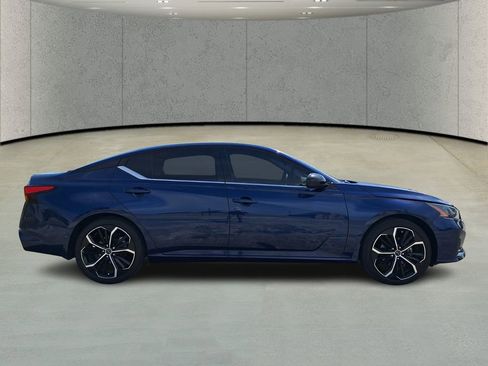 Used 2024 Nissan Altima 2.5 SR w/ SR Premium Package image 4