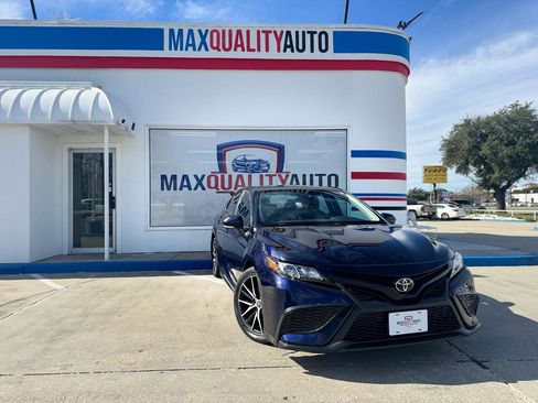 Used 2022 Toyota Camry SE image 5