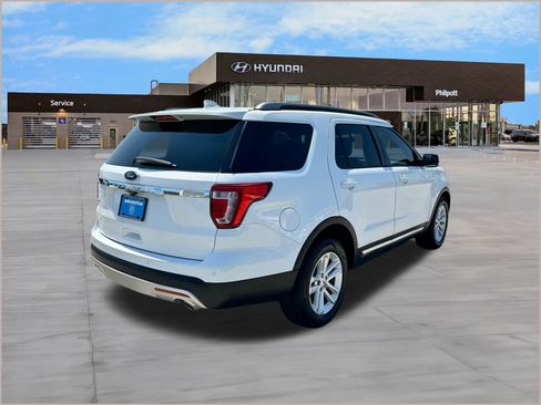 Used 2017 Ford Explorer XLT w/ Equipment Group 201A image 8