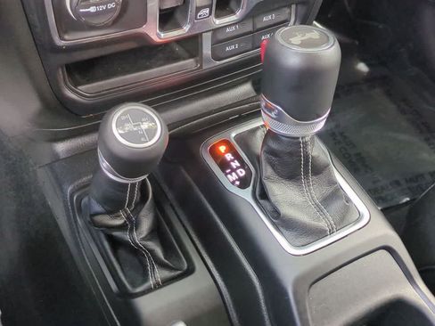 Used 2023 Jeep Wrangler Unlimited Sahara w/ Cold Weather Group AWD/4WD image 32