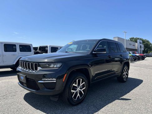 Certified 2024 Jeep Grand Cherokee Limited AWD/4WD image 7