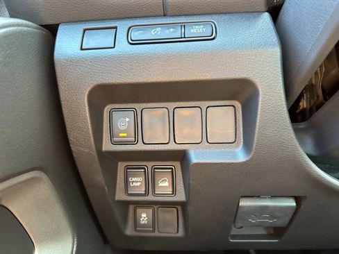 Certified 2025 Nissan Frontier SV AWD/4WD image 32