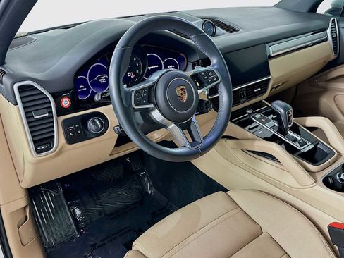 Used 2022 Porsche Cayenne Platinum Edition AWD/4WD image 4