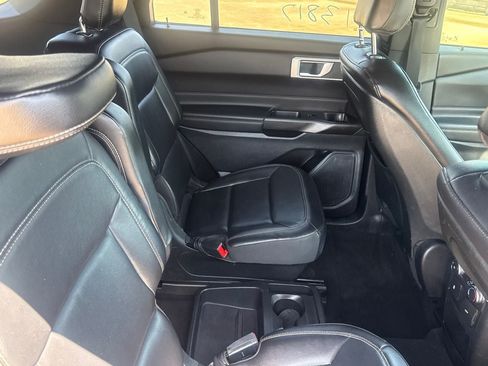 Used 2020 Ford Explorer XLT w/ Equipment Group 202A RWD image 34
