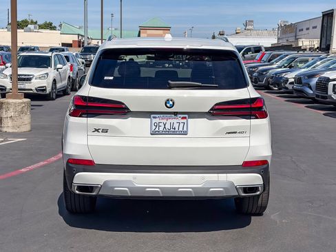 Used 2024 BMW X5 xDrive40i w/ Premium Package AWD/4WD image 3