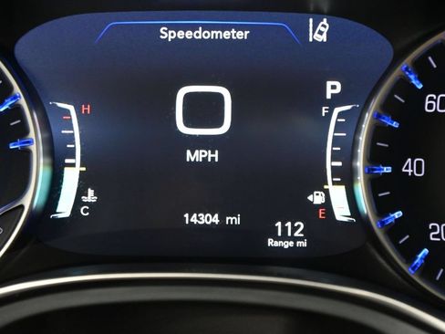 Used 2026 Chrysler Pacifica Limited FWD image 17