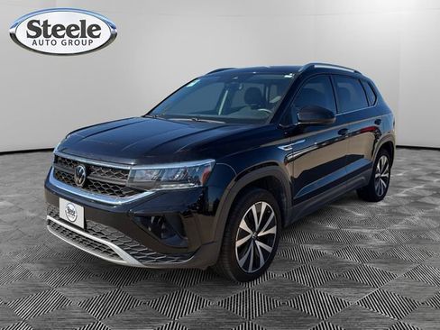 New 2024 Volkswagen Taos SE image 1