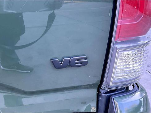 Used 2021 Toyota Tacoma TRD Sport image 9