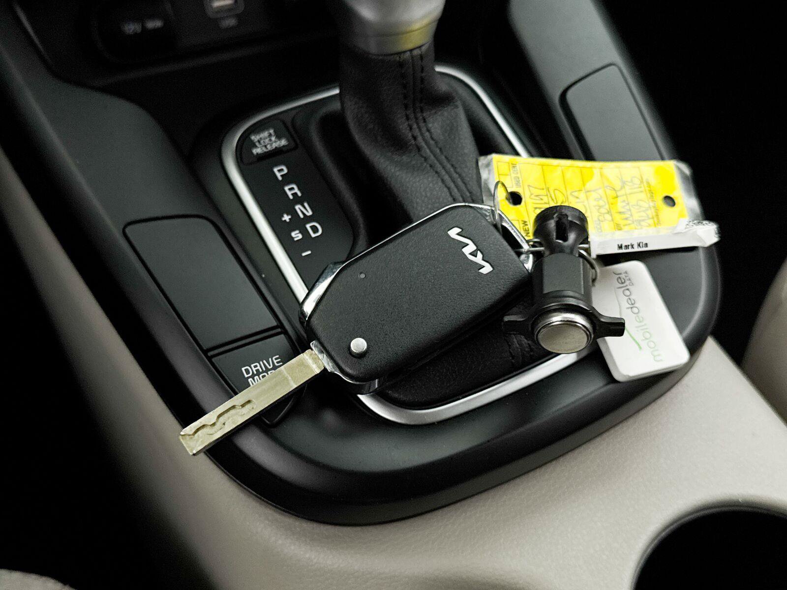 Used 2025 Kia Soul LX w/ LX Technology Package FWD image 36