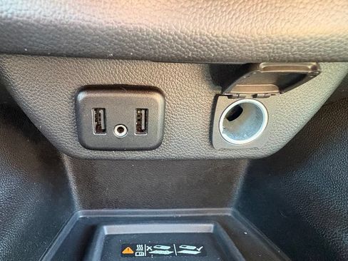 Used 2023 Chevrolet Traverse LT FWD image 24