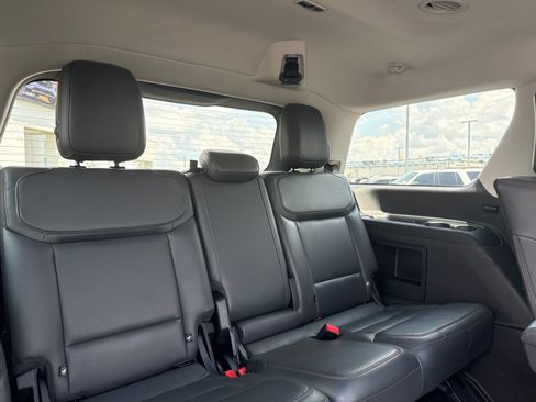 Used 2025 Ford Expedition Active RWD image 9