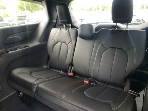 New 2026 Chrysler Pacifica Select FWD image 9