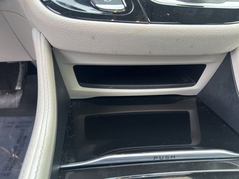 Used 2023 Chrysler Pacifica Limited image 37