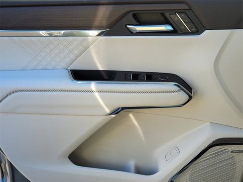 Used 2024 GMC Acadia Denali image 30