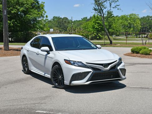 Used 2023 Toyota Camry XSE FWD image 6
